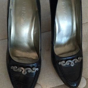 Unisa Genuine Leather Pump in Black Size 6
